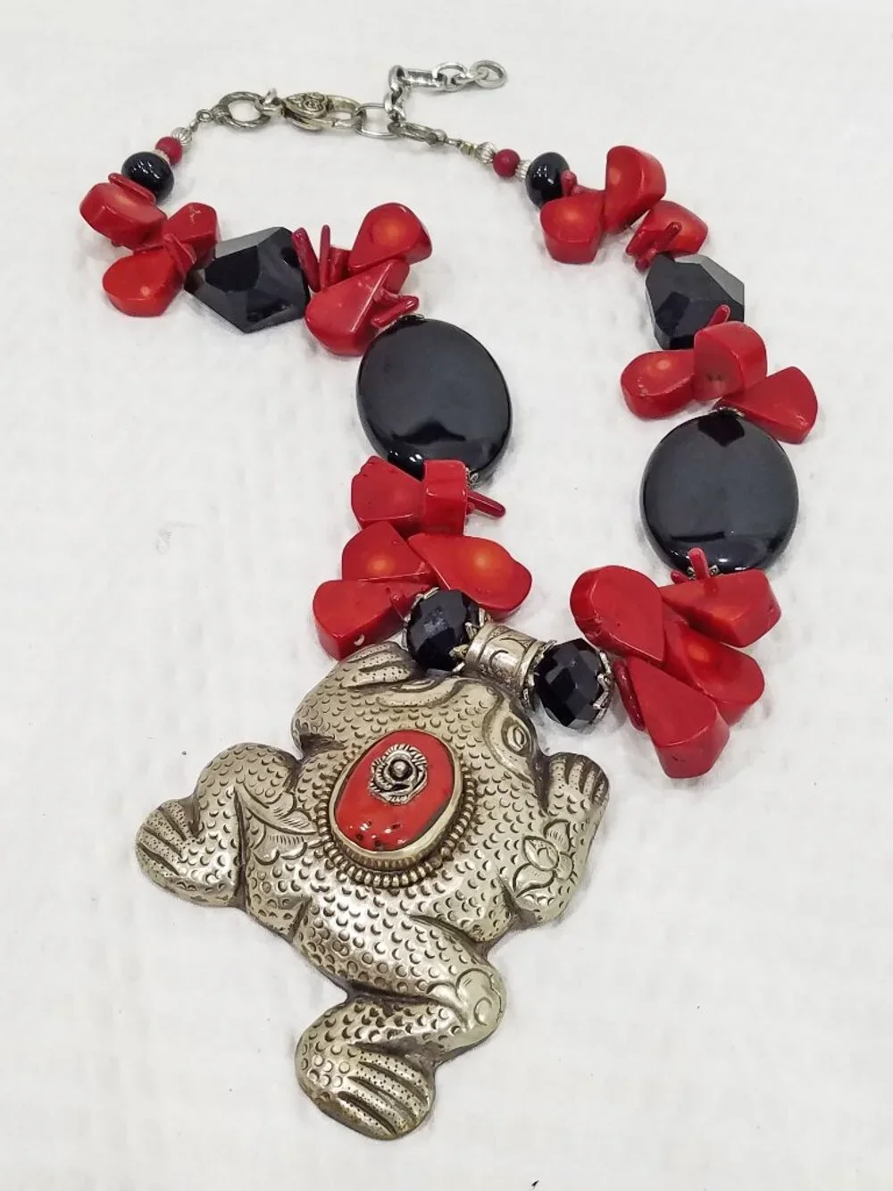 Tibetan Style Repoussé Frog Ram-back Pendant Necklace Red Coral Black Onyx Bead